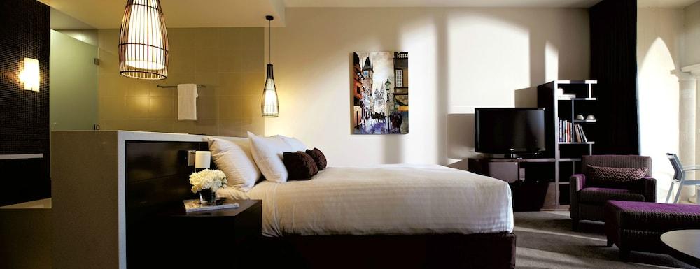 Chateau Elan At The Vintage Pokolbin Exterior foto A bedroom at the hotel